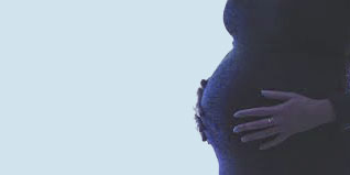 تحجر البطن طبيعي في الشهر الثامن من الحمل ويجب الانتباه منه