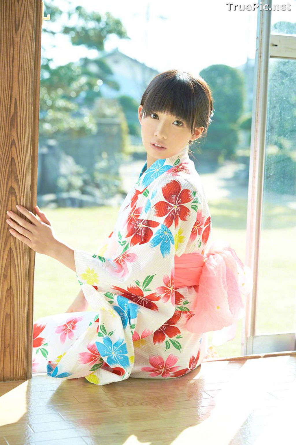 Image Wanibooks No.133 - Japanese Model and Singer - Hikari Shiina - TruePic.net - Picture-48
