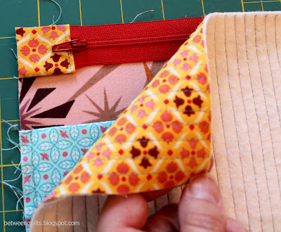 Between Quilts: Tutorial: Tablet Carrying Case