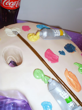 tarta con tubos de óleos de pintor de la marca "GABY" una excelente pintora festejante.