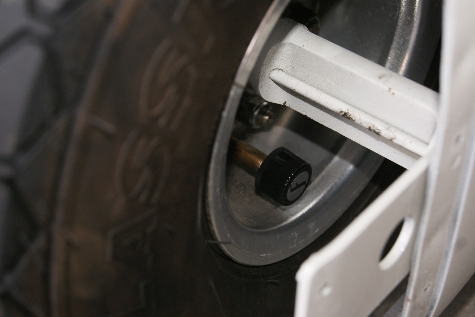 Tire valve stem tubeless Fobo Bike kit bluetooth TPMS 2 grey pair