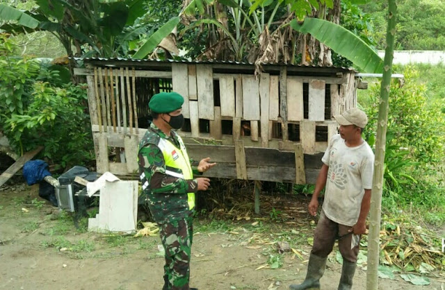 Lakukan Komsos,  Babinsa Muklis Yendi Ajak Masyarakat Menjaga Lingkungan dan Selalu Terapkan Prokes