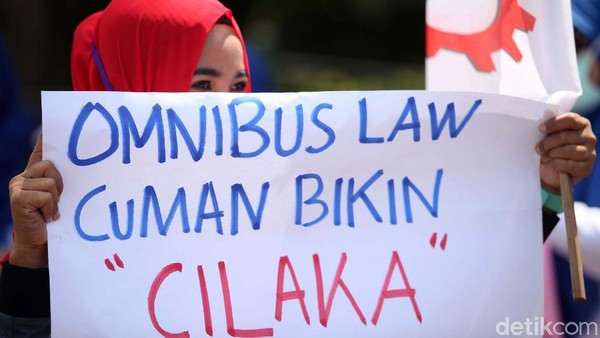 Babak Baru Perlawanan Buruh Tolak Omnibus Law Cipta Kerja Babak Baru Perlawanan Buruh Tolak Omnibus Law Cipta Kerja