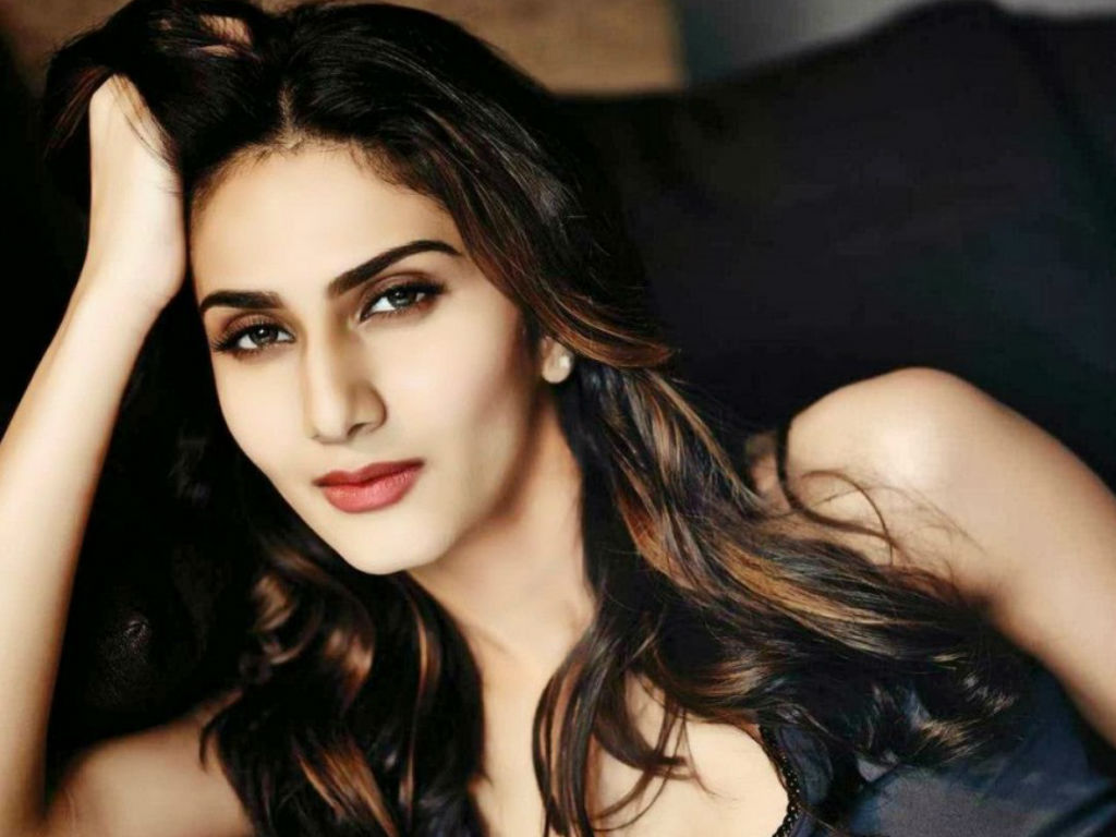 Befikre Movie Actress Vaani Kapoor Images, Pictures & HD Wallapers