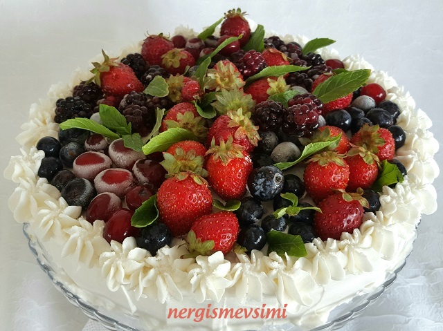 nergismevsimi ORMAN MEYVELİ PASTA