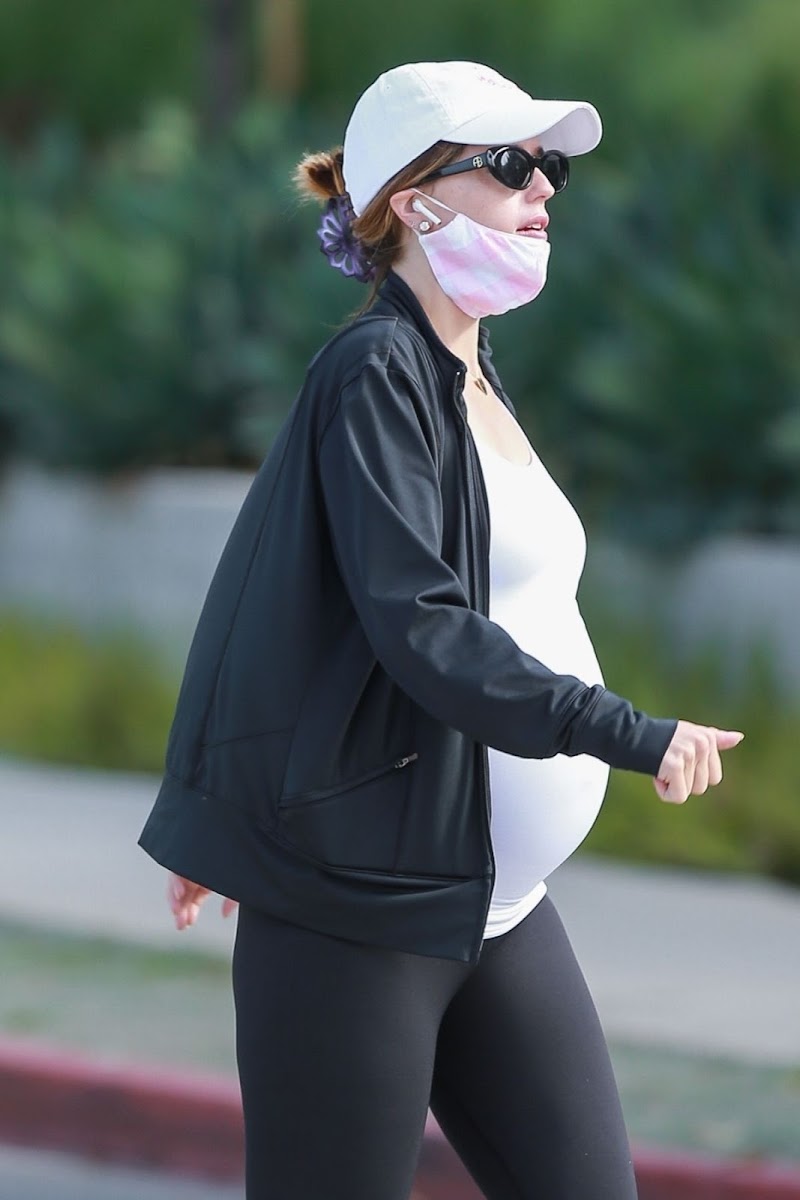 Pregnant Katherine Schwarzenegger Outside  in Santa Monica 15 Jun -2020