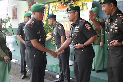 DANDIM SRAGEN SAMBUT DANREM 074 DALAM ACARA SERTIJAB DANYON 408/R