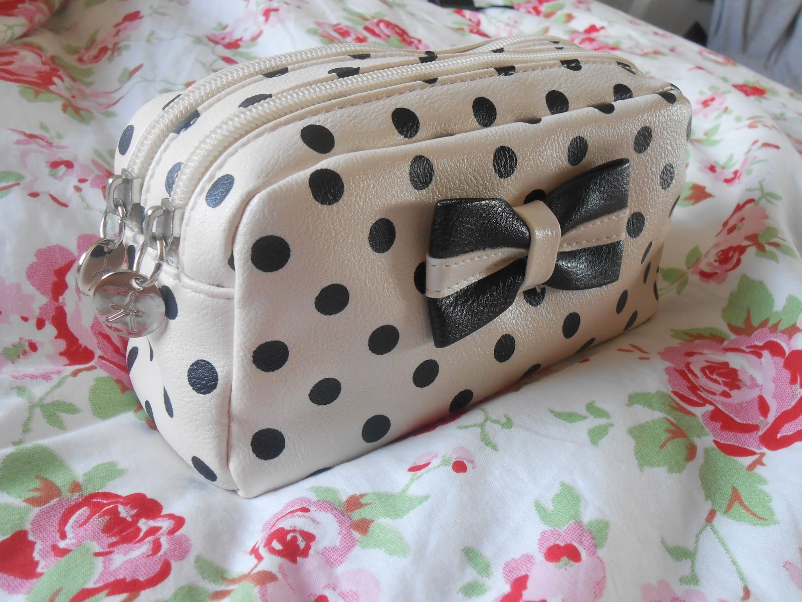 Erin Beauty, Fashion and Life Stories What's In My School MakeUp Bag