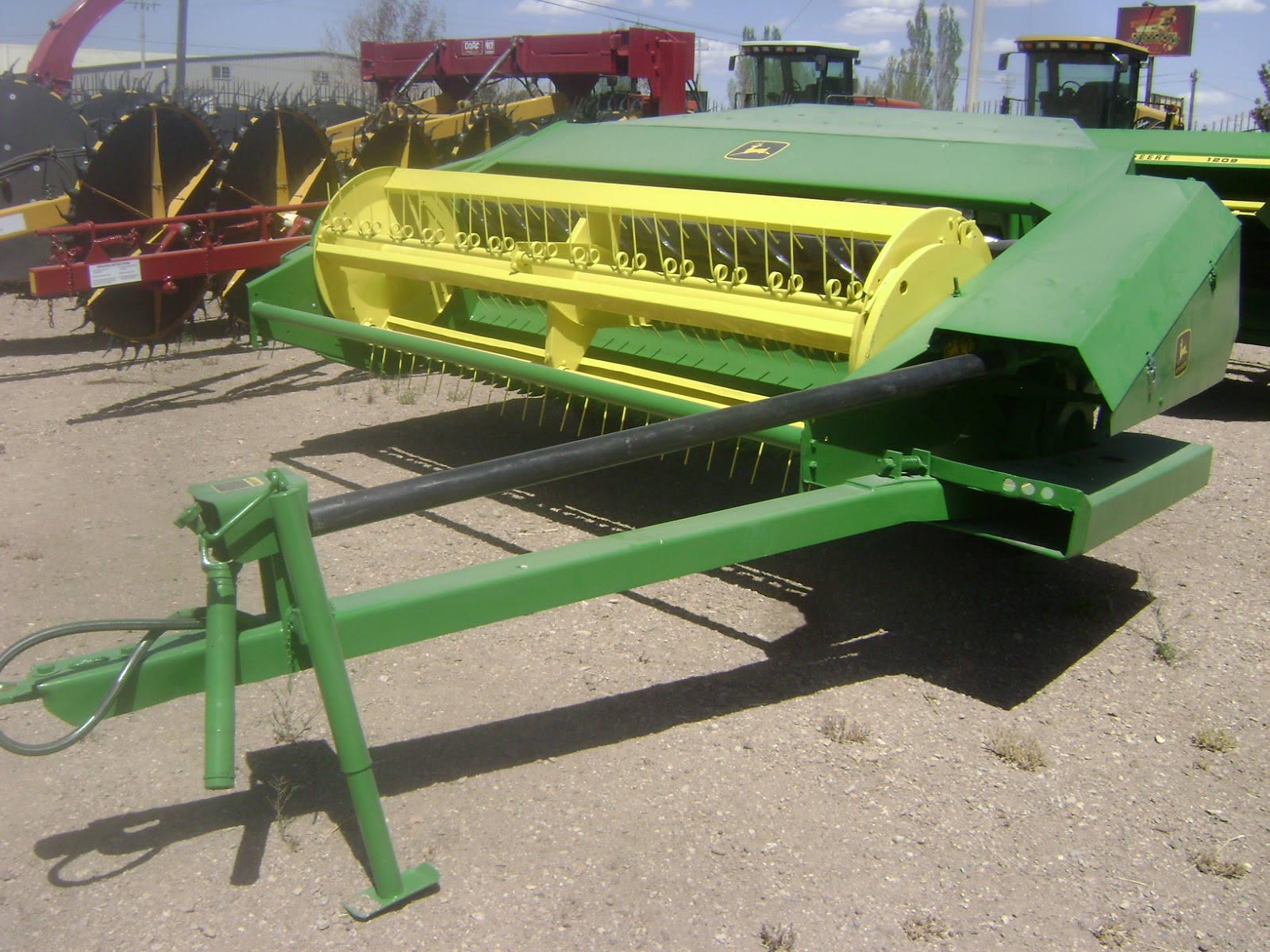 MAQUINARIA AGRICOLA INDUSTRIAL: Cortadora de Forraje John Deere 1209