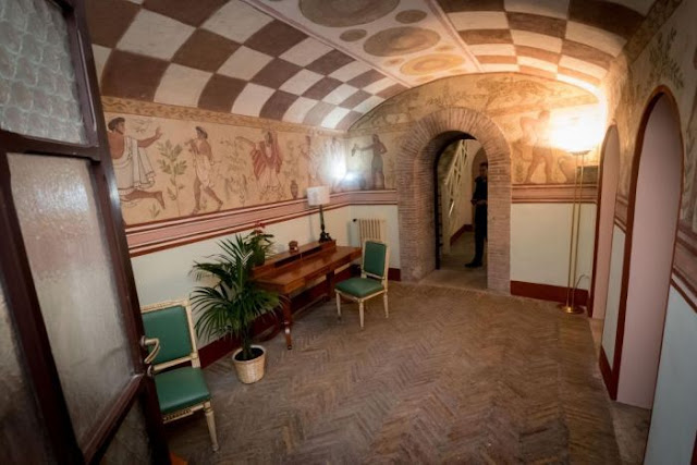 ලාසරස්ලා' දොරකඩින් ගෙදර කෑම මේසයට" - වතිකානයේ ඉපැරැණි සුන්දර මාලිගාවක් දුප්පතුන් ගේ නිවහනක් බවට පරිවර්තනය කෙරේ 9 Homless%2Bpalace