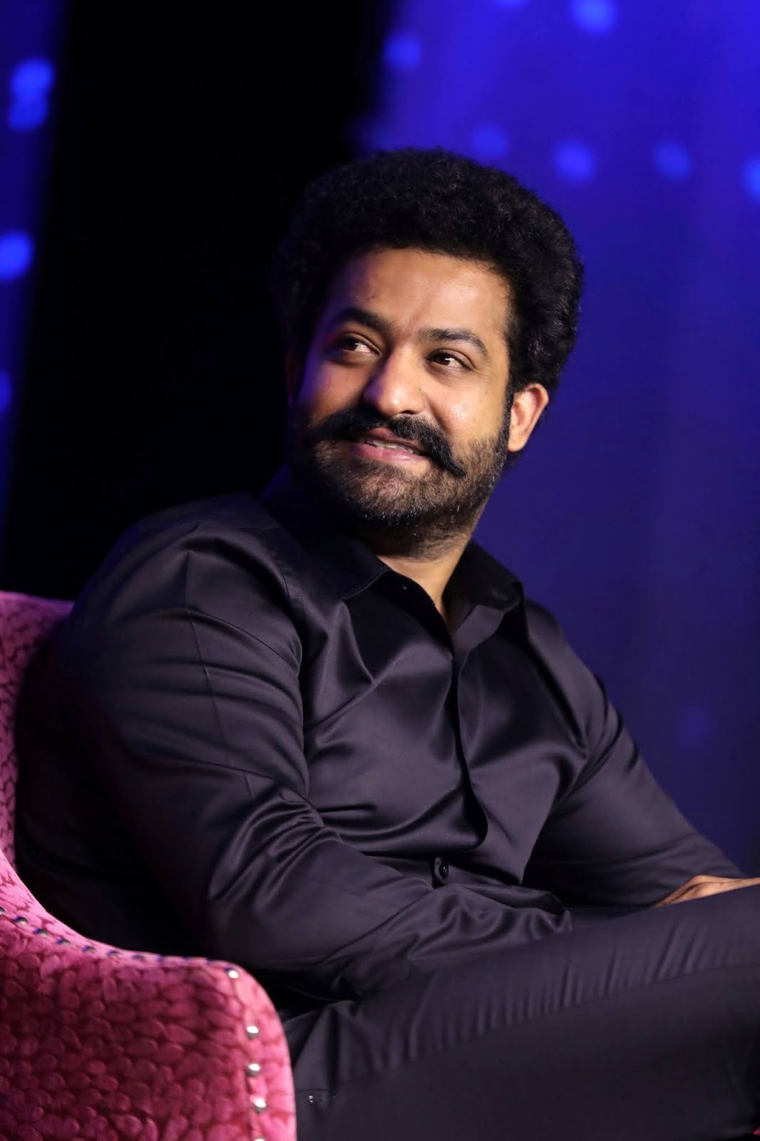 Jr NTR at Meelo Evaru Koteeswarudu Season 5 Press Meet HD Photos ...