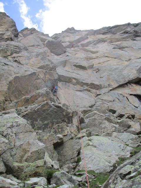 largo 3. en la salida del diedro, el paso clave del largo