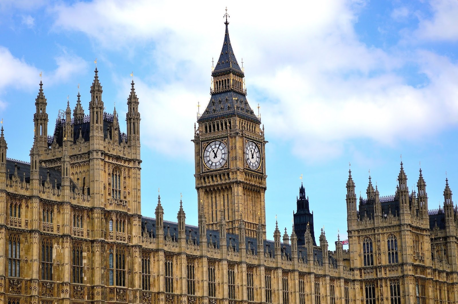 Westminster : la carillonneur mécanique sonnera à nouveau midi dès 2024 ! Westminster-2