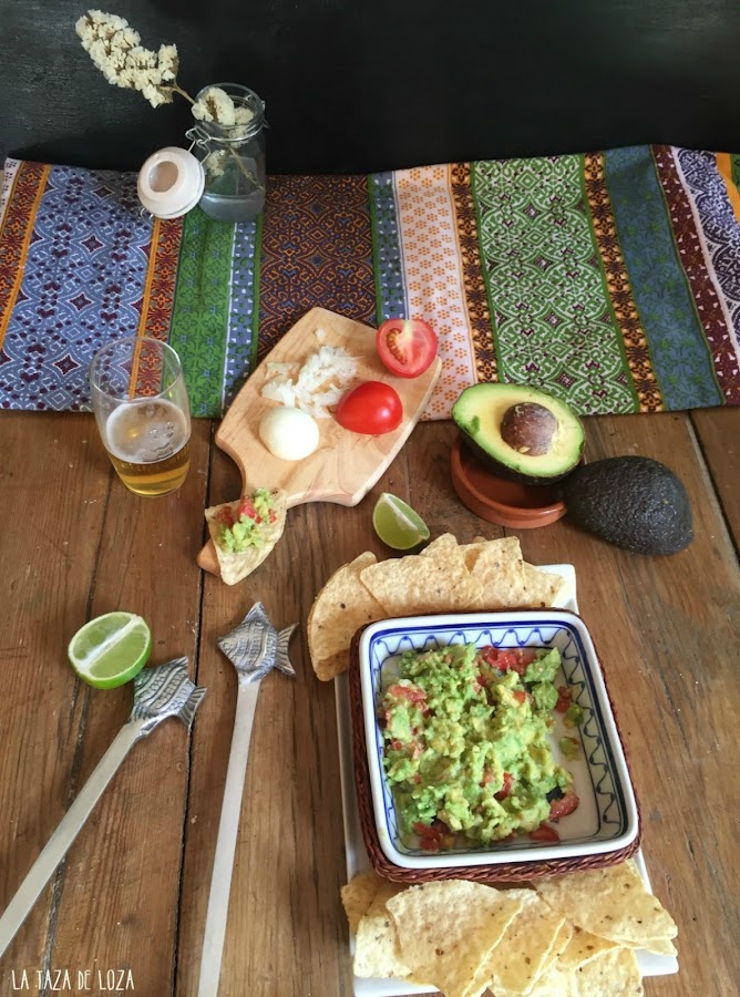 guacamole-con-tortillas-de-maíz