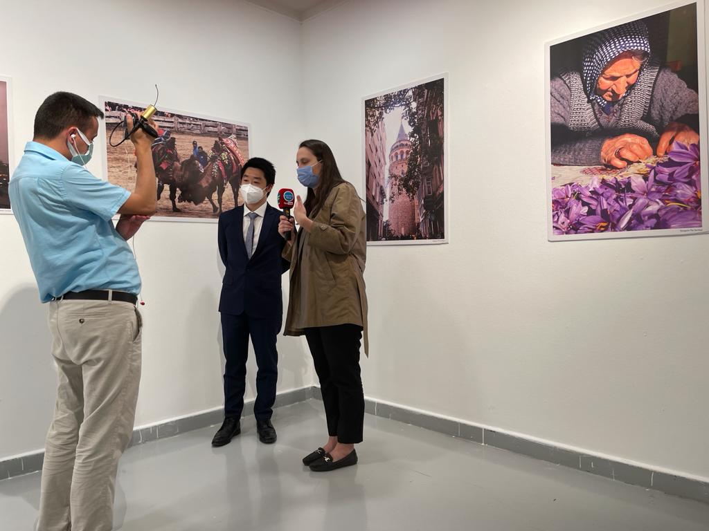 Türklerin Gözünden Tayland / Taylandlıların Gözünden Türkiye Fotoğraf Sergisi Singapur Büyükelçiliği Başkatibi Mr.Mak Yong Yang Thailand through Turkish Eyes / Turkey through Thai eyes