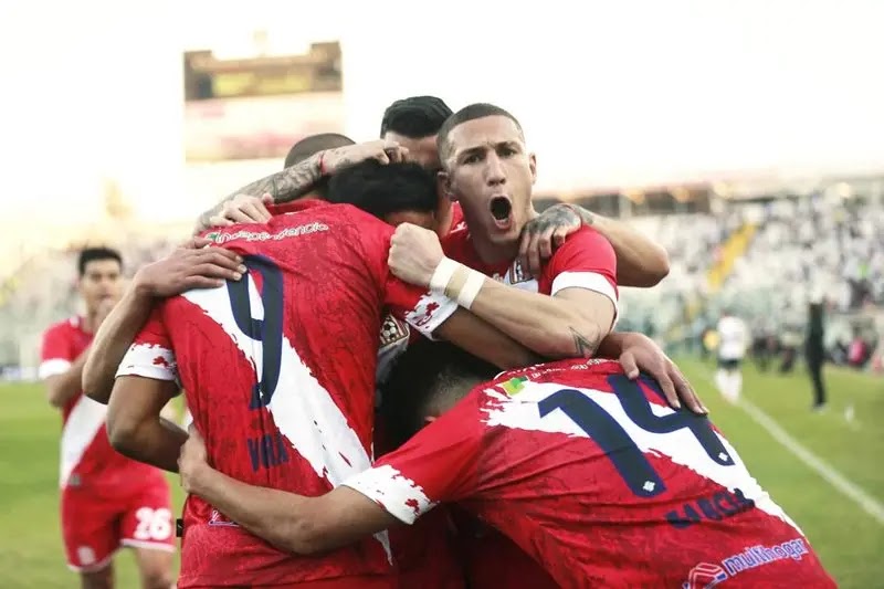 Un gol de Héber García le bastó a Curicó para derrotar a Colo Colo