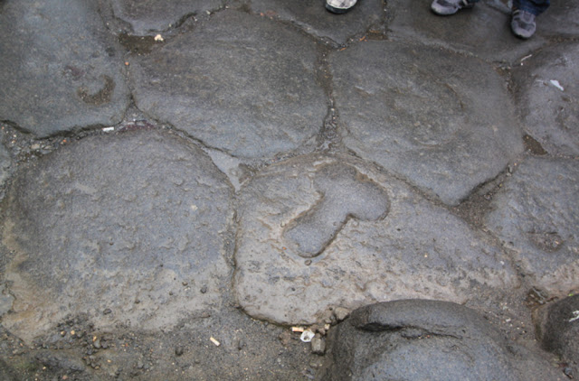 Símbolos fálicos para señalar los burdeles en la antigua Pompeya