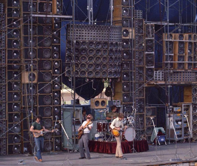 20 Amazing Vintage Photos of the Grateful Dead’s Wall of Sound, 1974