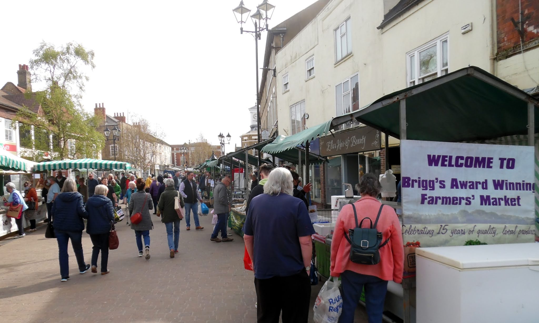 Nigel Fisher's Brigg Blog BRIGG FARMERS' MARKET SHOPPERS SUPPORT BUSY