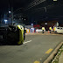 Carro do Detran capota durante colisão com veículo de transporte por aplicativo Zona Sul de Manaus