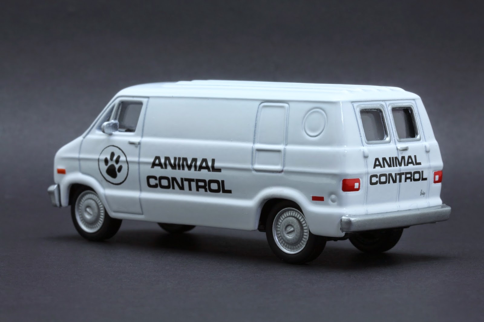Diecast Hobbist 1976 Dodge B100 Animal Control Van