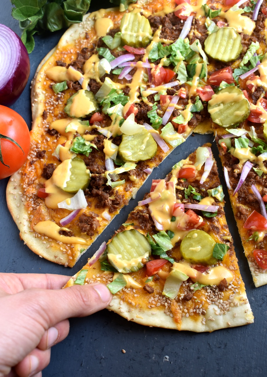 Loaded Cheeseburger Pizza tastes just like a cheeseburger and is loaded with cheddar cheese, ground beef, pickles, tomato, red onion, lettuce and a special drizzled on sauce for a super fun meal that the family will love!