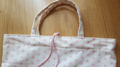 Unlined tote bags with pretty seams Unlined tote bags with pretty seams