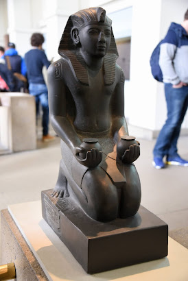 Ramesse IV./publikováno z https://www.ancient.eu/image/5331/statue-of-king-ramesses-iv/