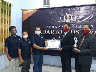 Perumda Aneka Usaha Jepara Terima Penghargaan Jawa Pos Radar Kudus Award 1 WhatsApp%2BImage%2B2020 10 27%2Bat%2B18.59.52