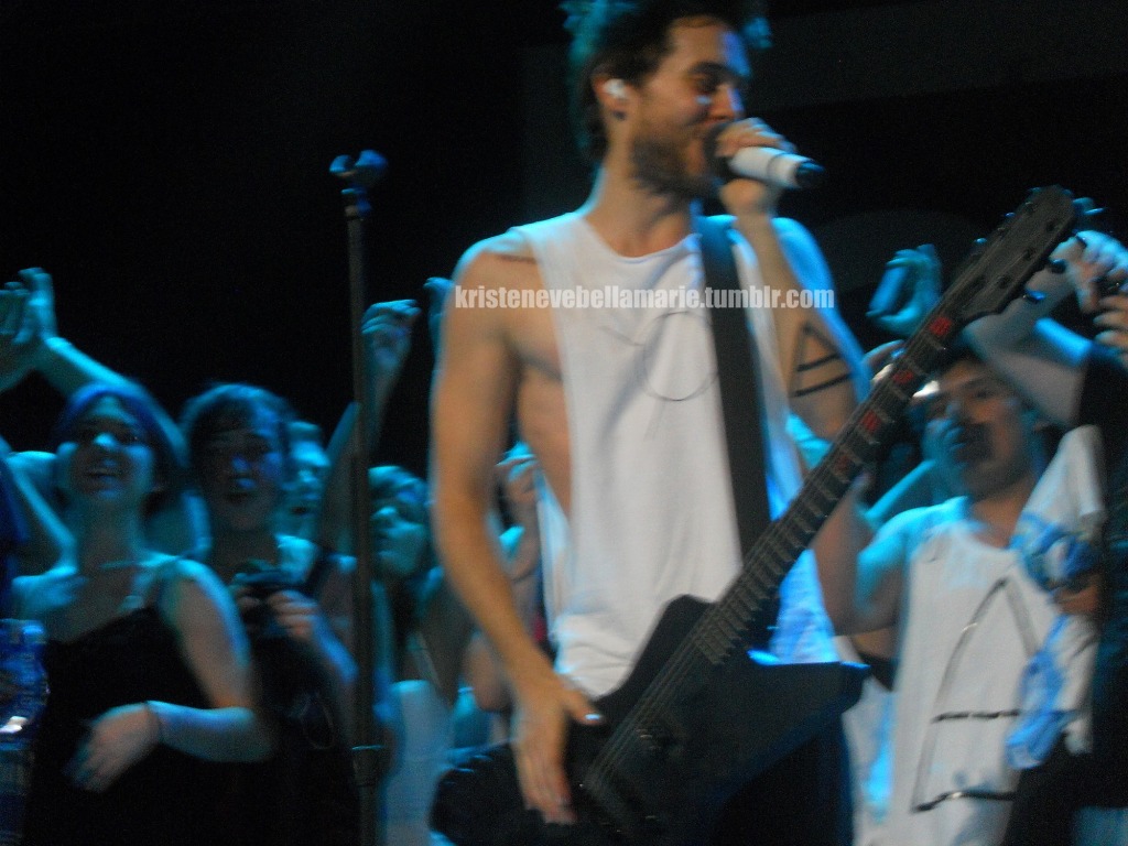 OFFICIAL ECHELON URUGUAY THIRTY SECONDS TO MARS CHICAGO Q101 JAMBOREE (04062011)