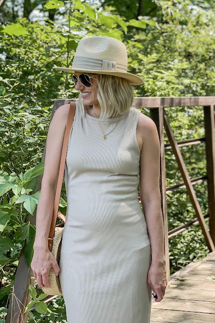 2 Casual Ways to Style a Neutral Dress