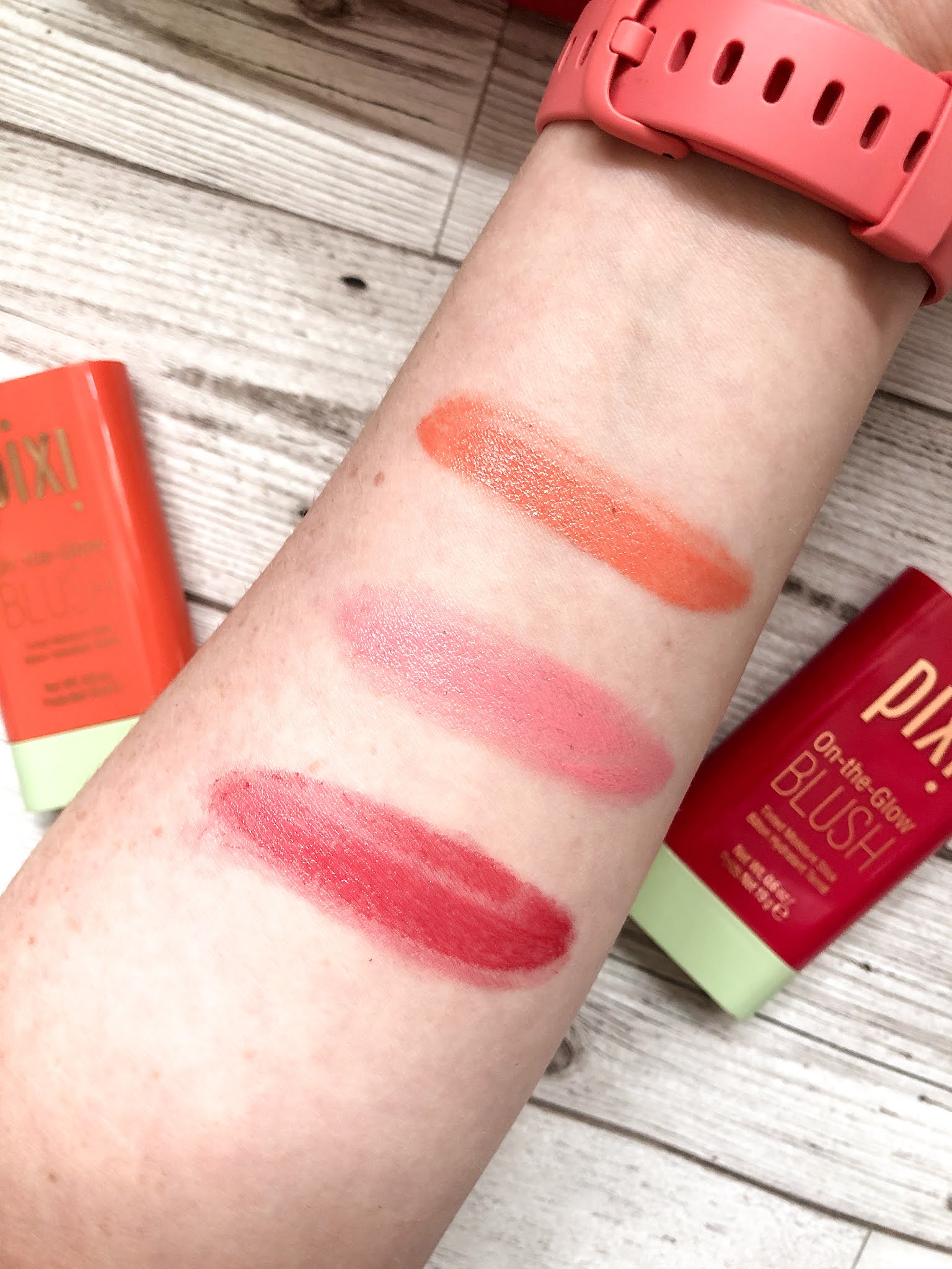 REVIEW PIXI BY PETRA ON THE GLOW BLUSHER TRIO VOGUE BY MAYA