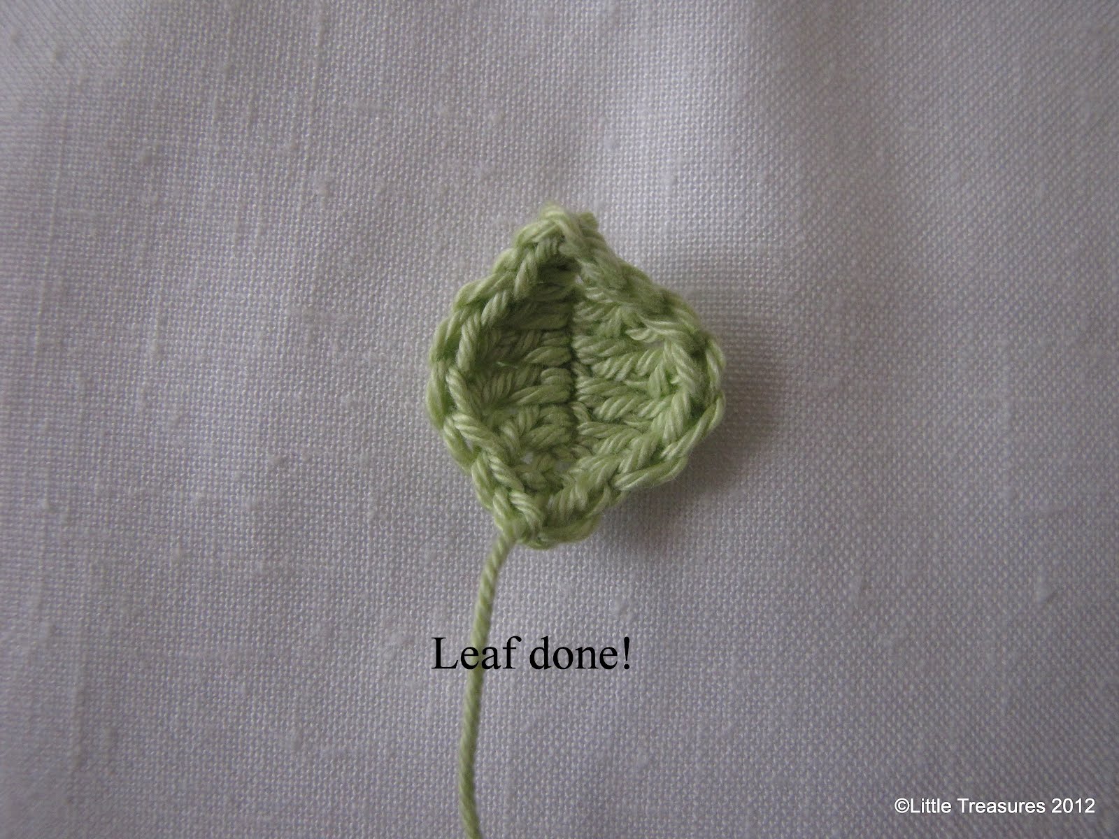 Little Treasures {Mini crochet flower and leaf pattern}