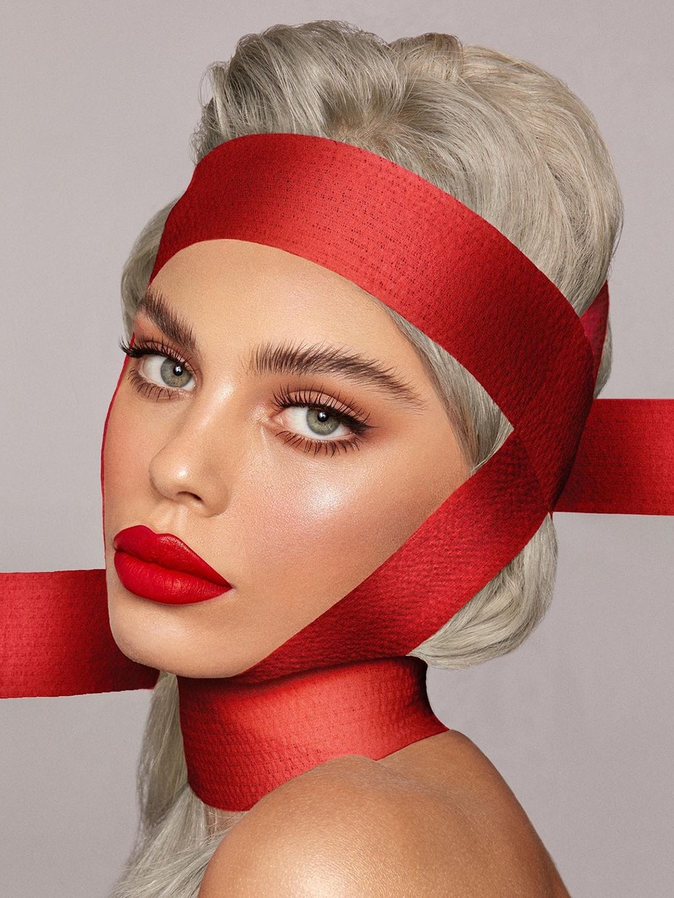 Christmas Makeup Ideas: Classy Christmas makeup looks for every lady. 