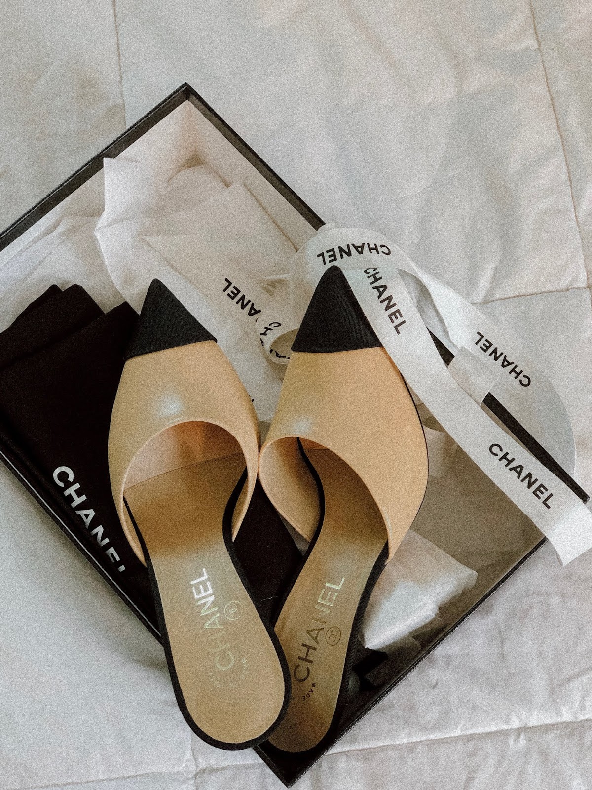 Dadou~Chic: Chanel Pearl Mules