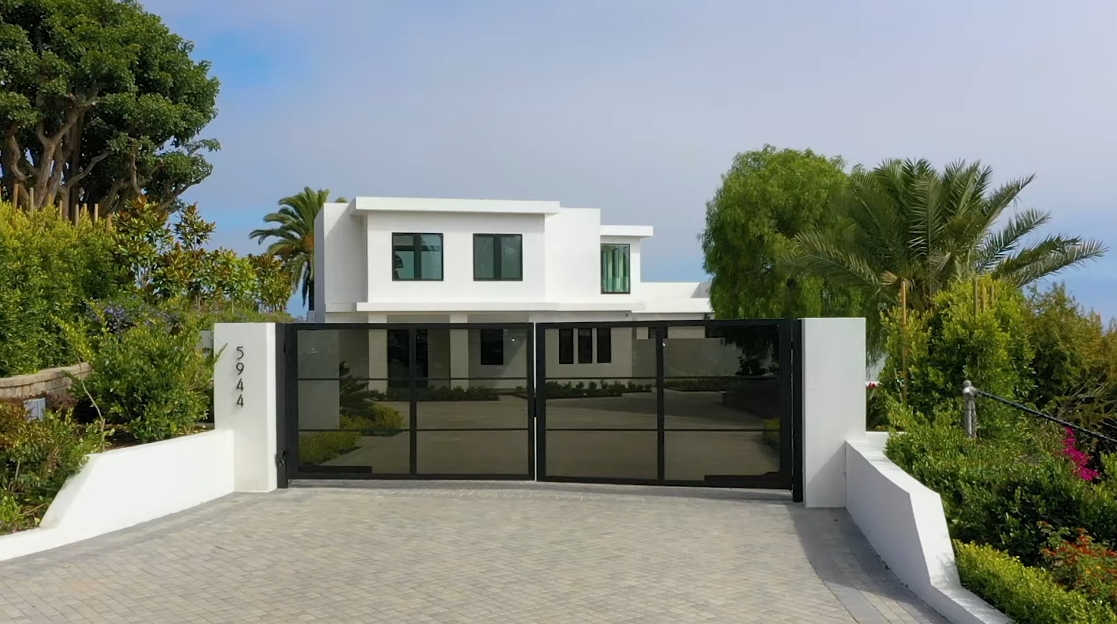 43 Interior Design Photos vs. 5944 Filaree Heights Rd, Malibu Luxury Home Tour