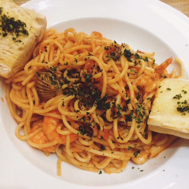 seafood-pasta-shrimp-mussles