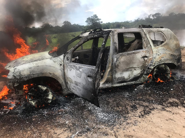URGENTE! Quadrilha tenta roubar carro-forte na BR-319 durante intenso tiroteio URGENTE! Quadrilha tenta roubar carro-forte na BR-319 durante intenso tiroteio