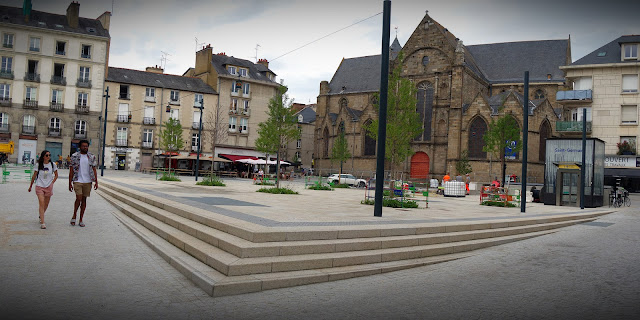 Vue du côté est, en venant de la rue des Francs Bourgeois...