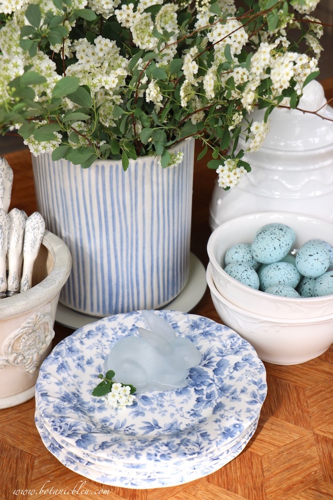 Botanic Bleu Easy Blue and White Easter Tablescape