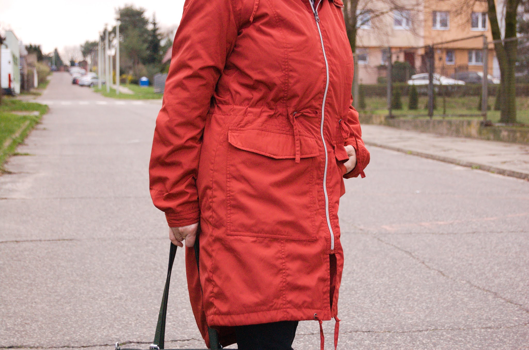 Lekki płaszcz outdoorowy z kapturem