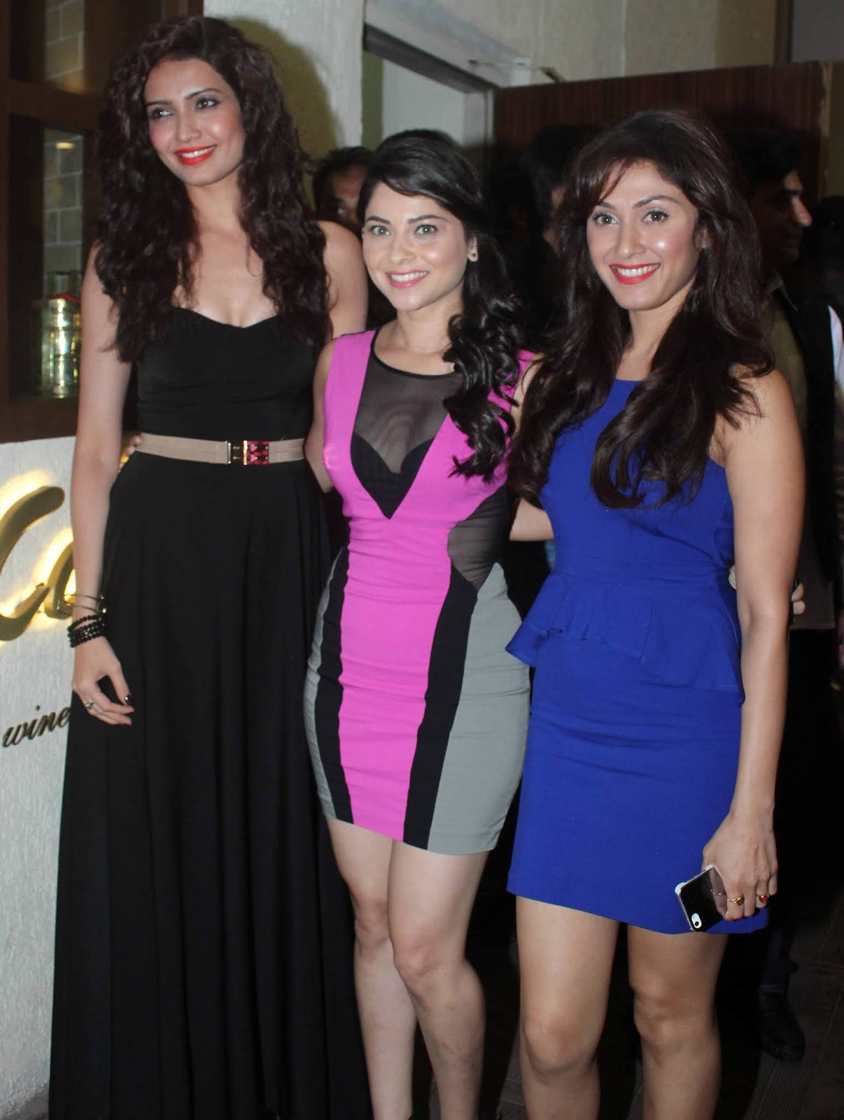Milky Hot Thighs & Legs of Indian Celebs : Hot Manjari Fadnis and