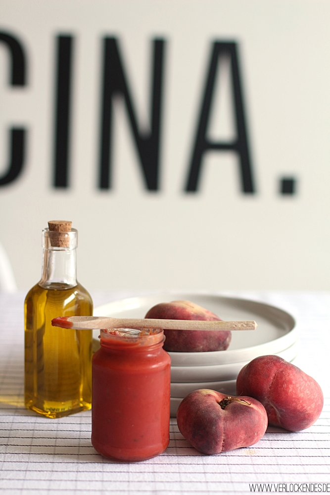 Eine SommerPizza Mit Pfirsichen, Burrata, PistazienPesto und dem