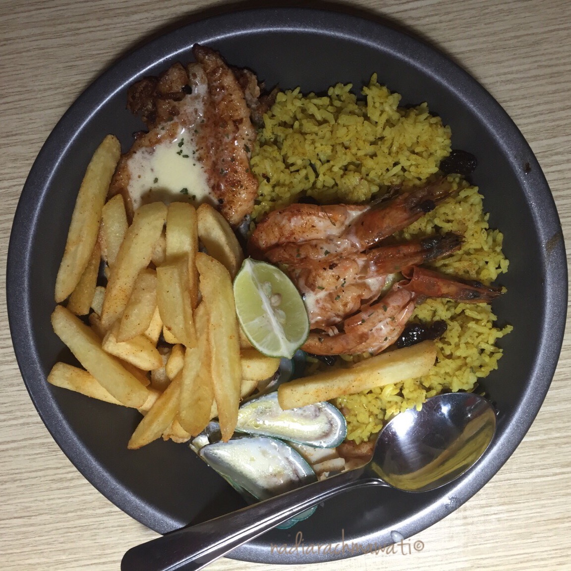 FISH STREAT, BINTARO NADIA RACHMAWATI