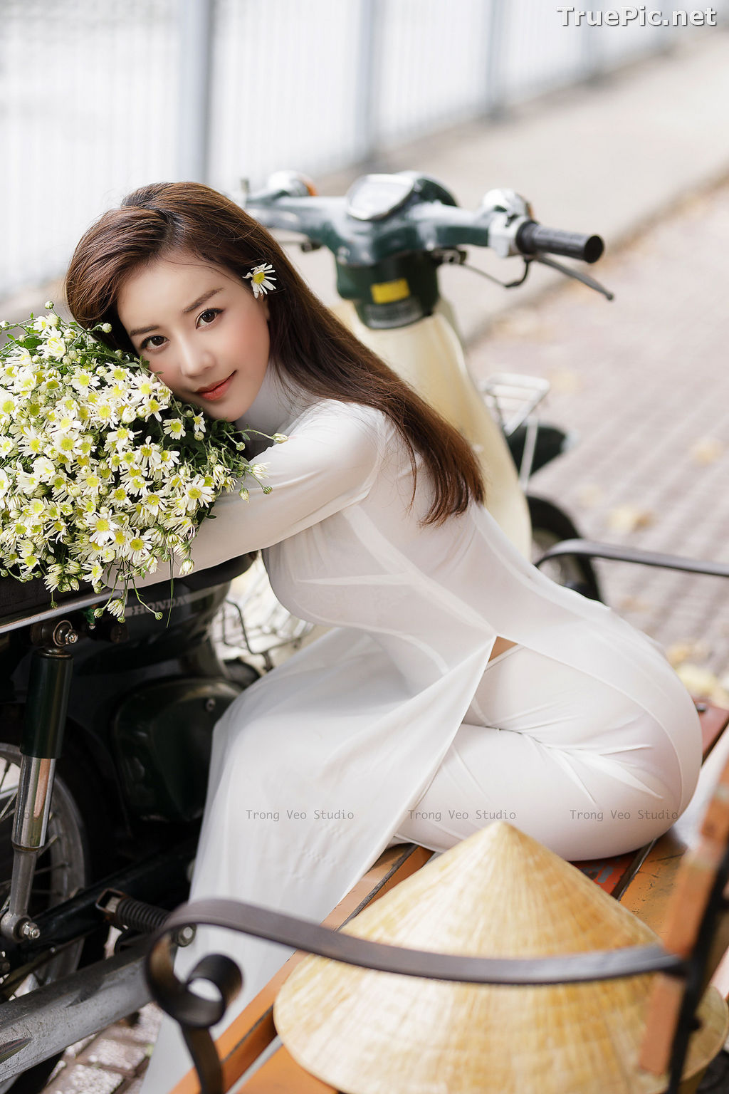 Image The Beauty of Vietnamese Girls with Traditional Dress (Ao Dai) #1 - TruePic.net - Picture-25