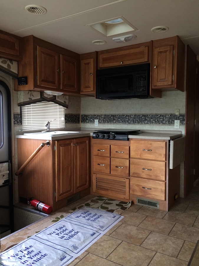 Antes y después de una autocaravana reformada con mucho encanto_9