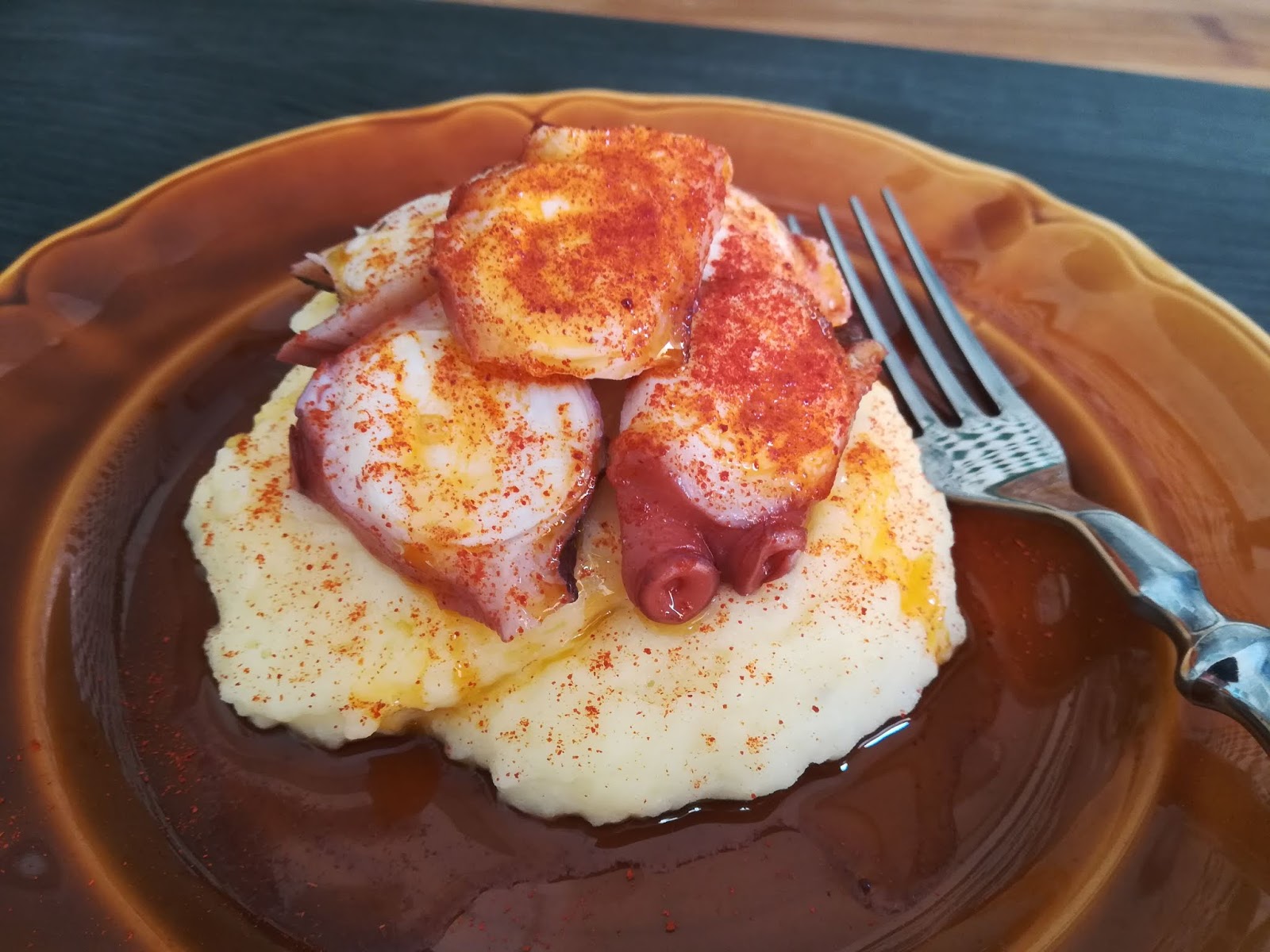 Pulpo con puré de patatas al estilo de Carmela
