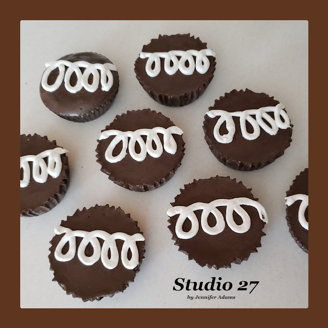 Studio 27 By Jennifer Adams DIY Faux Hostess Cupcakes