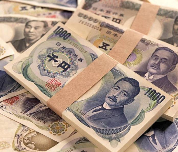 Деньги Японии. Японец с деньгами. Японская иена. Украли японку