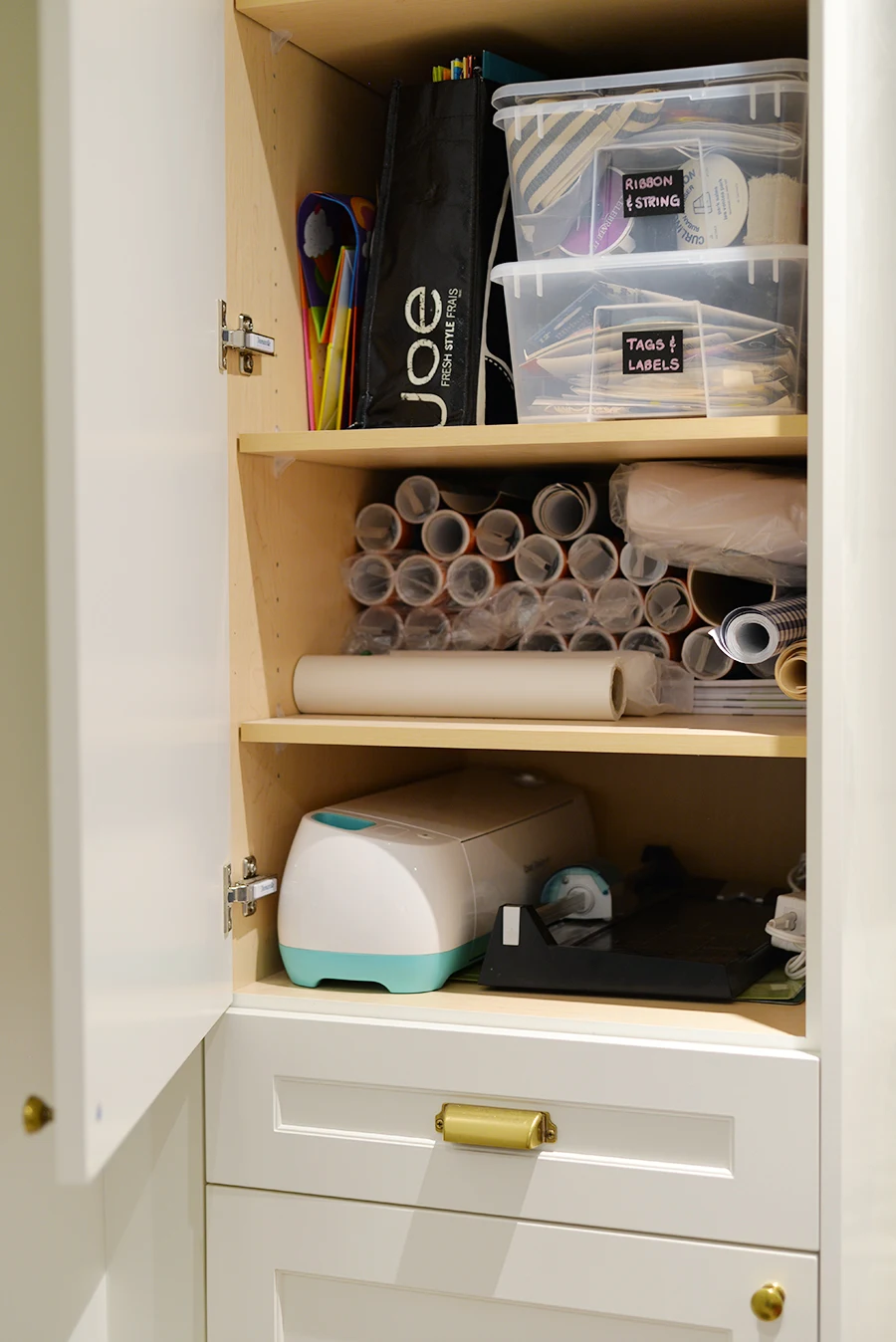 craft room organization tips, storage supplies, what kind of containers to use for crafts